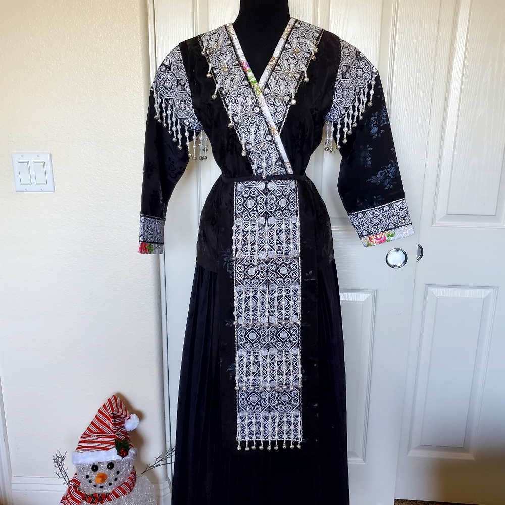 Hmong Hmoob Qwj Snail Dress outfit with bells size 44